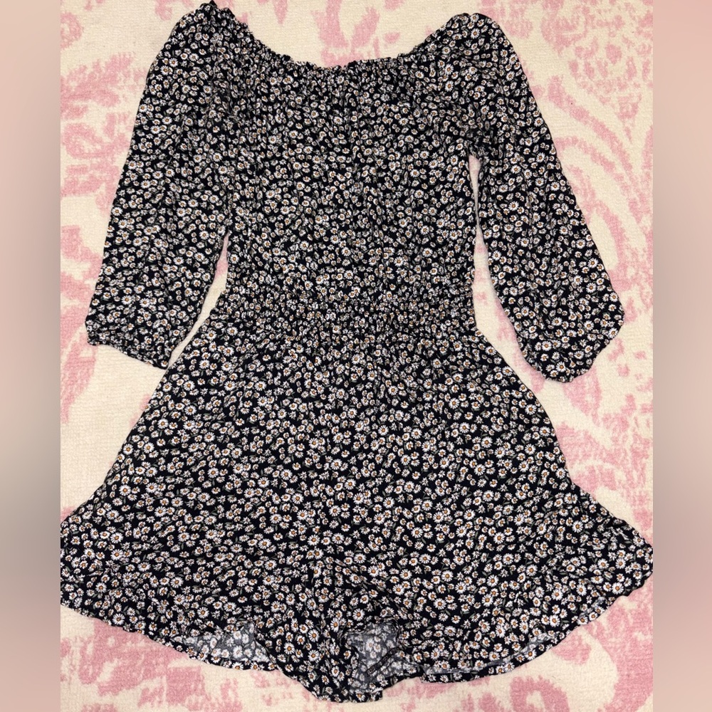 Hollister Black Daisy Floral Off-Shoulder Shorts Romper Women’s S